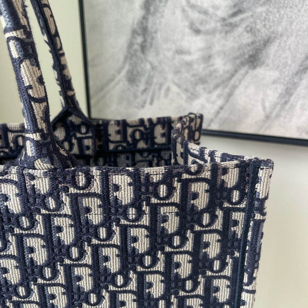 Christian Dior Book Tote Oblique Canvas - Picture 7 of 9